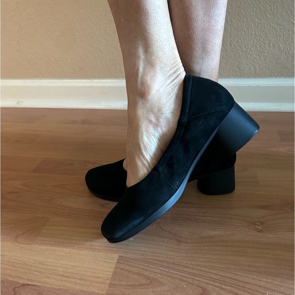 Think! Women's Black Suede Pumps Heels - Picture 10 of 14
